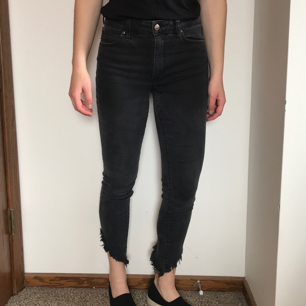 Joe’s Jeans Black Denim Size 27 Raw Hem High Waist